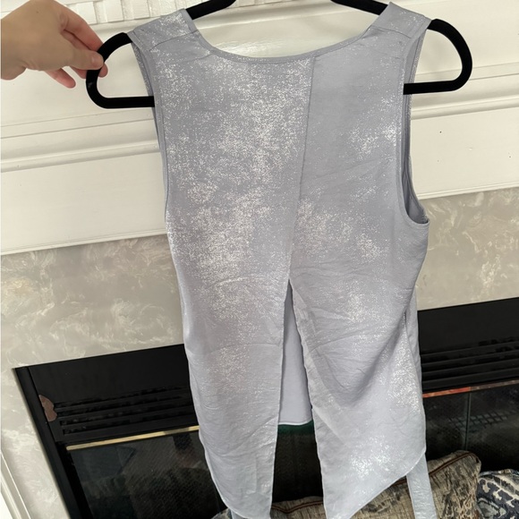 EXPRESS Metallic Silver Shimmer Tie Sleeveless Top - Picture 2 of 2